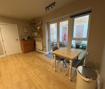 Trinity Road, Scarborough, YO11 - Photo 4