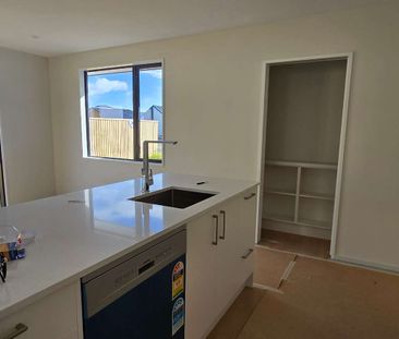 Brand new three bedroom home - Photo 4