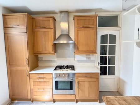 2 Bed Flat, Denton St, SW18 - Photo 5