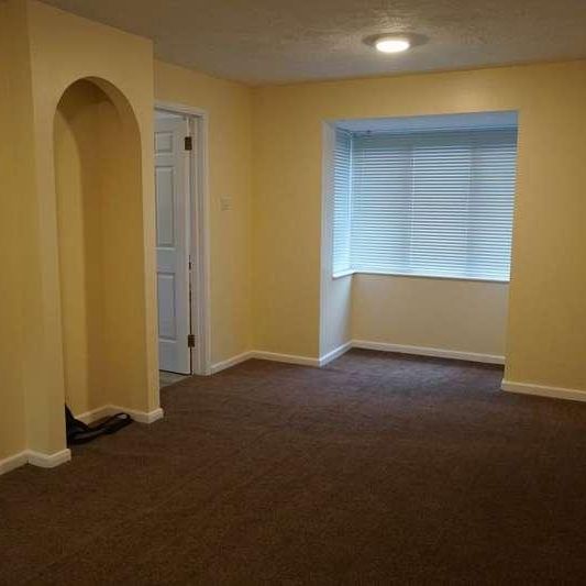 Waterside Close, Barking, IG11 - Photo 1