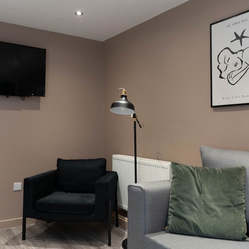 6 Bed Terraced House, Edinburgh Road, L7 - Photo 1