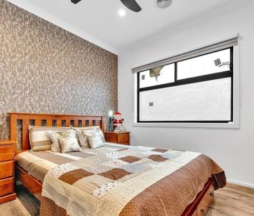 Modern Upgraded Double Storey Family Home! - Photo 1