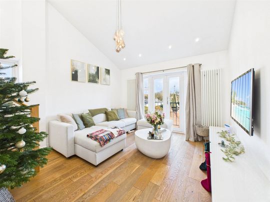 Winterton Court, Lower Teddington Road, Hampton Wick, KT1 - Photo 1