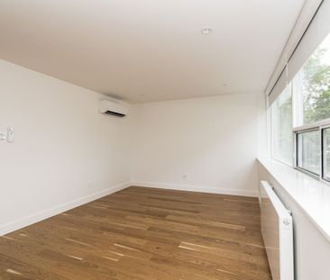 150 The Donway West - Photo 4