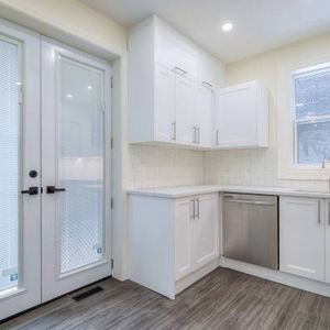 8 DRAPER ST. - BRAND NEW!3BED/3BATH, SAUNA,LAUNDRY, BROWNSTONES LIVING - Photo 2