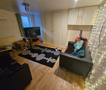 7 Bed - 8 Norwood Terrace, Headingley, Leeds - LS6 1EA - Student - Photo 6