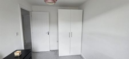 4 bedroom detached house to rent - Photo 2