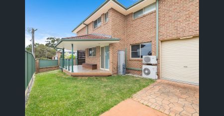 Immaculate Townhouse | Central Location - Photo 4