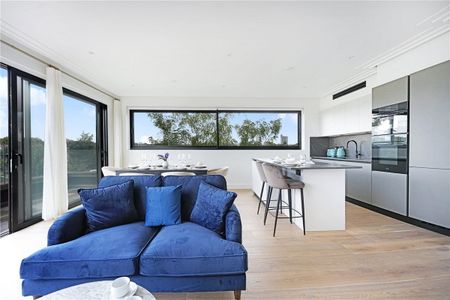 Brand newly refurbished three bedroom, two bathroom penthouse apartment that has been comprehensively renovated to a nigh specification. It is on the 4th floor (with lift) and has floor to ceiling windows onto the balcony with exceptional views across London. - Photo 5