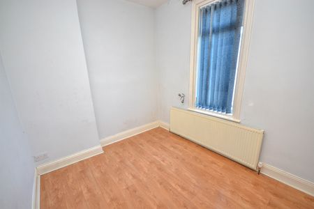 2 bed flat to rent in Spohr Terrace, South Shields, NE33 - Photo 2