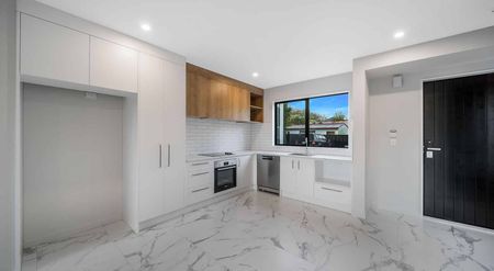 Lock-Up & Leave St Albans Living – Fully Furnished - Photo 2