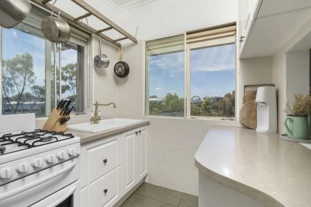 Elevated North facing ART DECO living! - Photo 3