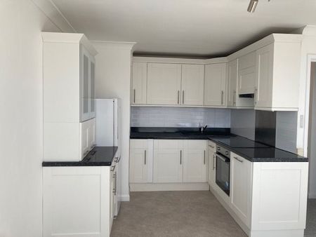 3 bed flat to rent in West Cliff Road, Bournemouth, BH2 - Photo 5