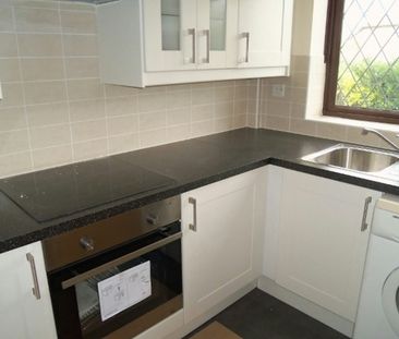 Terraced House to rent on - Photo 5