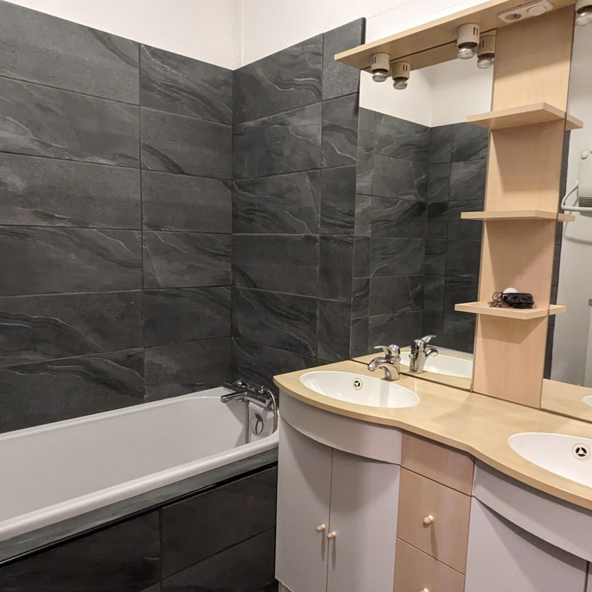 Location Appartement 5 pièces 129m² GUER 56380 - Photo 1