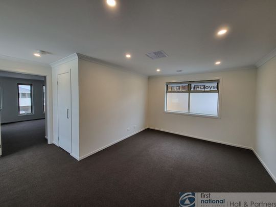 8 Enright Road, 3809, Officer Vic - Photo 1