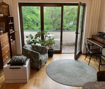 Beautiful Three-Bedroom Flat in Villa with Shared Garden - Cotroceni - Fotografie 1