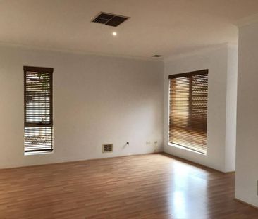Great location 3 Bed Home - Photo 5