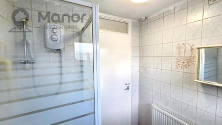 4 bedroom terraced house to rent - Photo 5