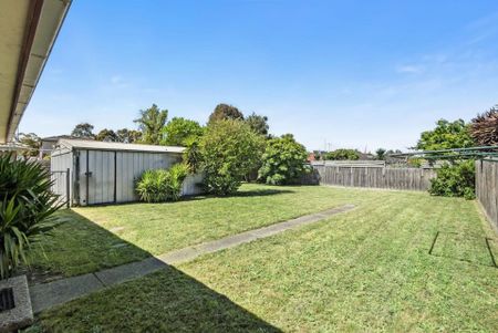 Convenient Location in Cranbourne North - Photo 5