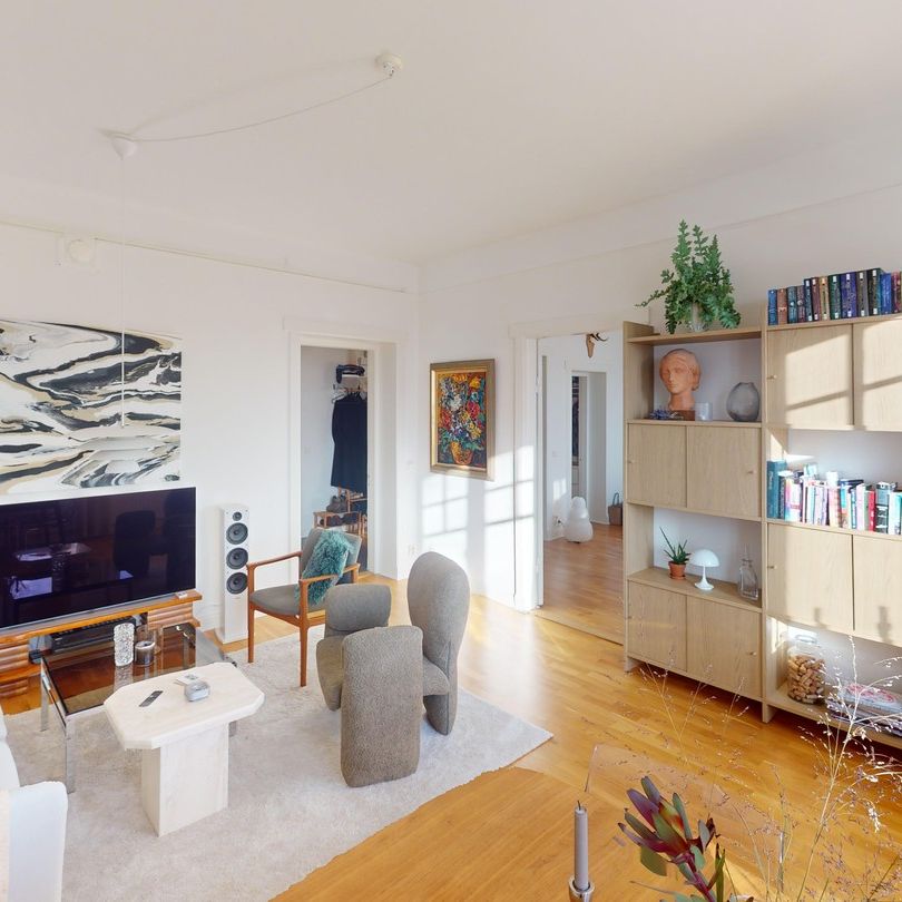 Drottninggatan 23 A, Trollhättan - Photo 1