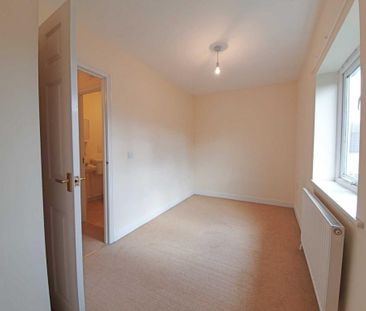 2 bedroom end of terrace house to rent - Photo 3