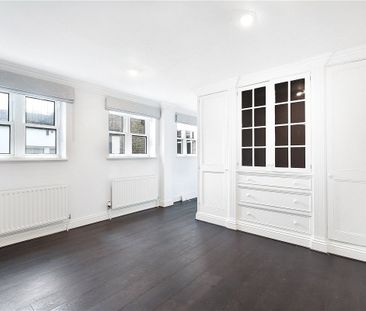 A superb two double bedroom, first floor flat (with lift) in a stuc... - Photo 2