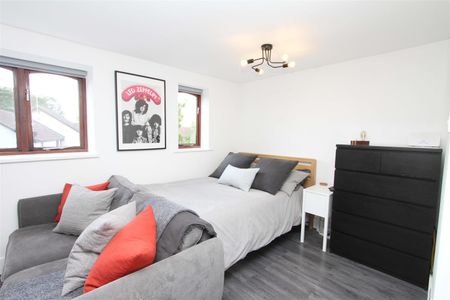 Bullrush Grove, Cowley, UB8 - Photo 3