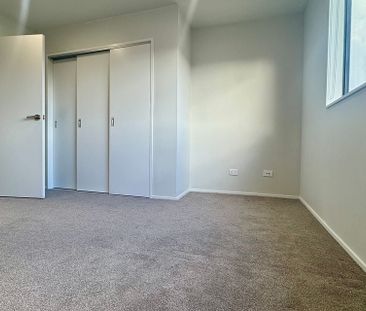 Modern, Comfortable home Te Atatu South. - Photo 3
