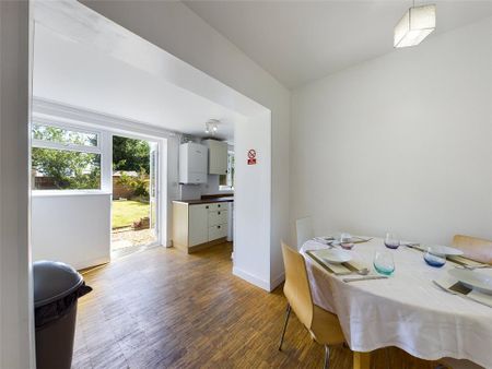 4 bedroom semi-detached house to rent - Photo 2