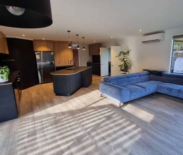 Spacious Family Home in Atawhai, Nelson - Photo 2