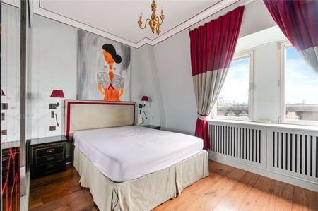 A spacious two bedroom, two bathroom penthouse conversion apartment in the City of London opposite the Tower of London, The Thames and Tower Bridge. - Photo 5