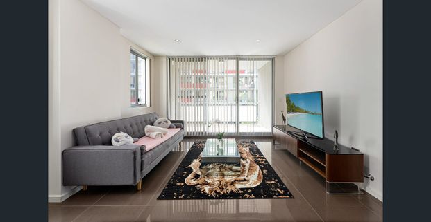 Senior apartment near the train station and near shopping - Photo 1