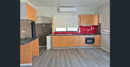 Fully Renovated 1-Bedroom Flat – Just 200m from the Beach! - Photo 5