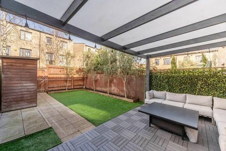 3 bedroom maisonette to rent - Photo 2