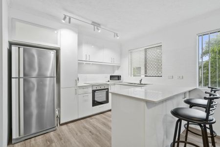 FURNISHED TWO BEDROOM RENOVATED UNIT - WALK TO BEACH! - Photo 4