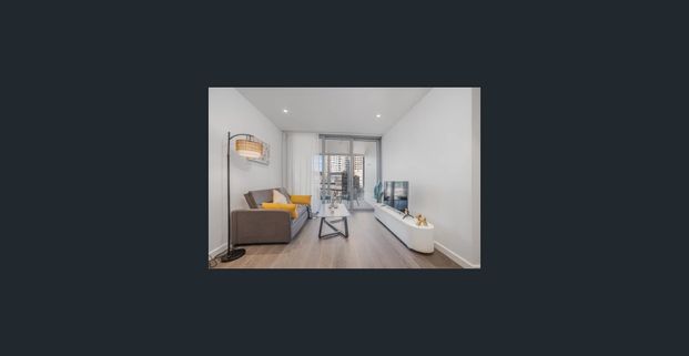 Step into the heart of Sydney’s most vibrant waterfront precinct with this luxurious apartment - Photo 1