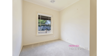 Delightful 3-Bedroom Cottage-Style Home - Photo 4