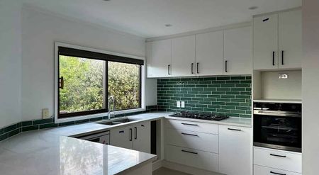 Newly Renovated 4Bedroom Home with Ample Parking! - Photo 4