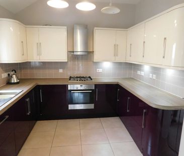 Detached bungalow to rent on - Photo 4