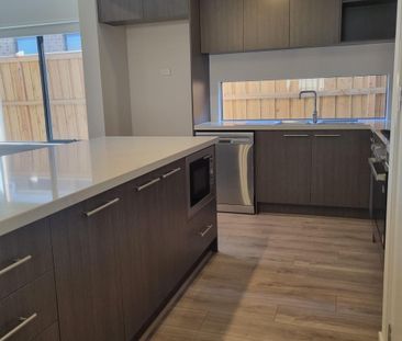 **Modern Comfort in Truganina: Stylish 4-Bedroom Family Home** - Photo 3