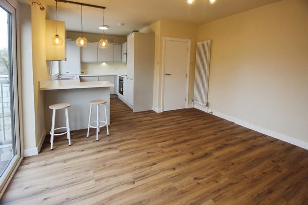 3 bedroom Bungalow To Let Total Size: 645 SQ FT - Photo 1