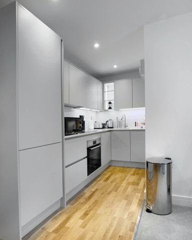 1 Bed, Apartment - Photo 2