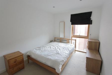 1 bedroom Flat To Let - Photo 2