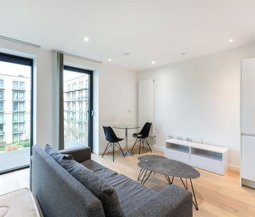 Royal Crest Avenue, London, E16 flat to rent - Photo 4