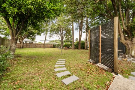 Charming Queenslander on the Hill - Light, Leafy and Full of Character - Photo 3