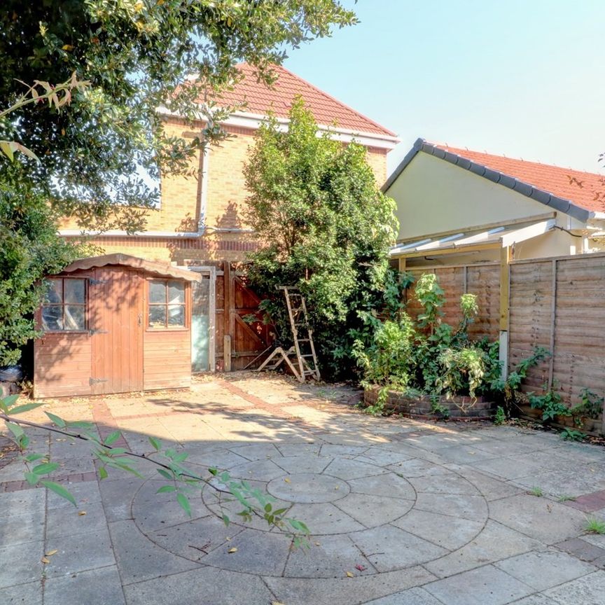 4 Bed Semi-Detached House, Cecil Avenue, IG11 - Photo 1