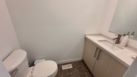 For Lease - 5921 BENTLEY Common, Niagara Falls, Ontario - Photo 4