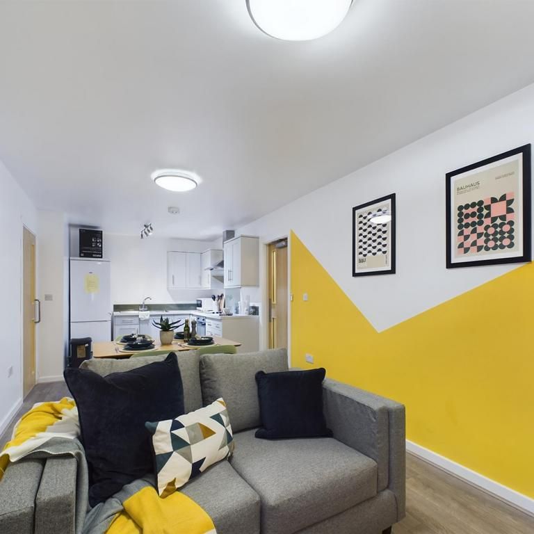 3 bedroom flat to rent - Photo 1