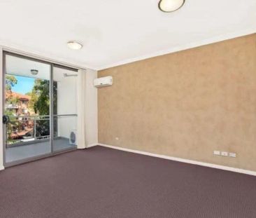 “Just minutes to the station and all the local shops!” - Photo 3